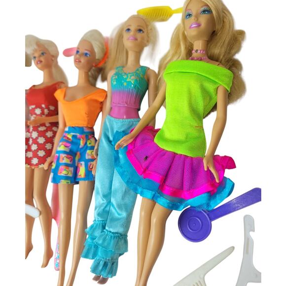 14 Vintage Barbies & a Few Accessories - Picture 4 of 15